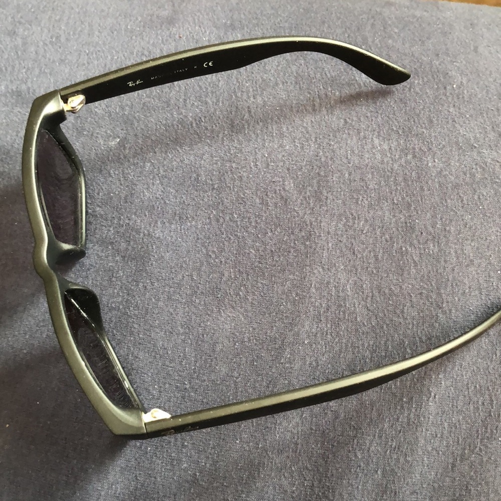 Matte black Ray-Ban Justin with black lenses - Picture 2 of 7